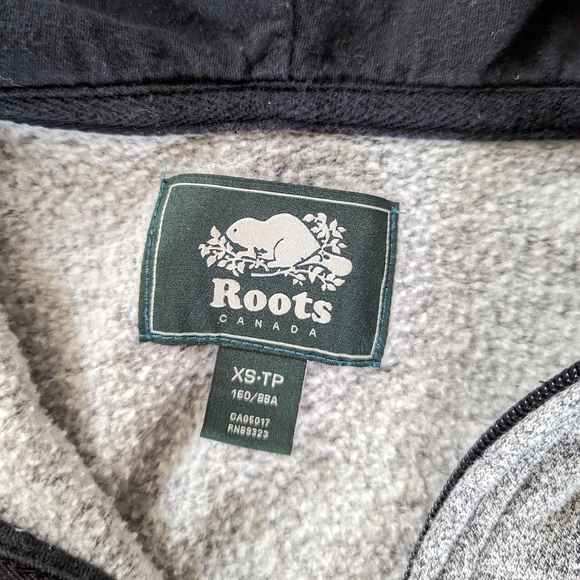 Roots- Grey and Black Sweater - XS - Picture 5 of 6